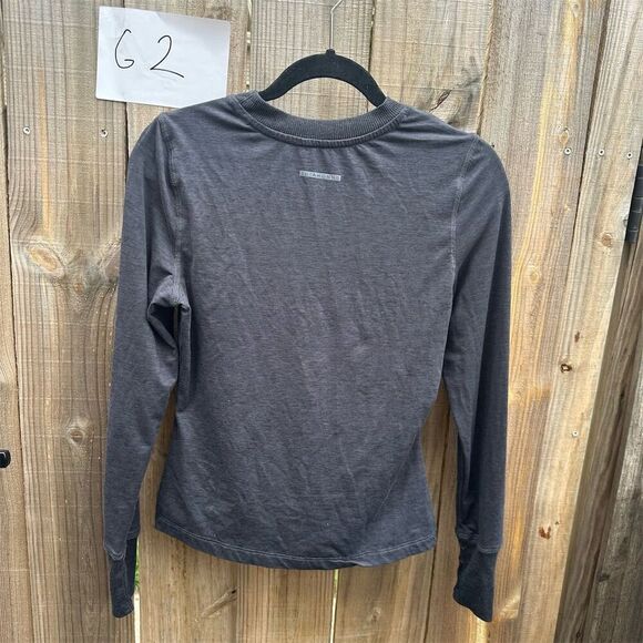 7 Diamonds Women's Gray Long Sleeve Crew Neck T-Shirt Size S - Picture 1 of 5